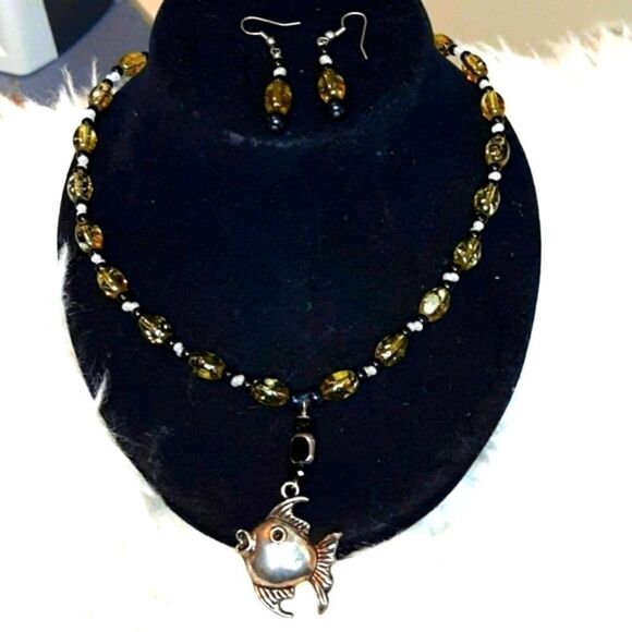 Handcrafted‎ New Fish Beaded Pendant Silver Set - Picture 1 of 5
